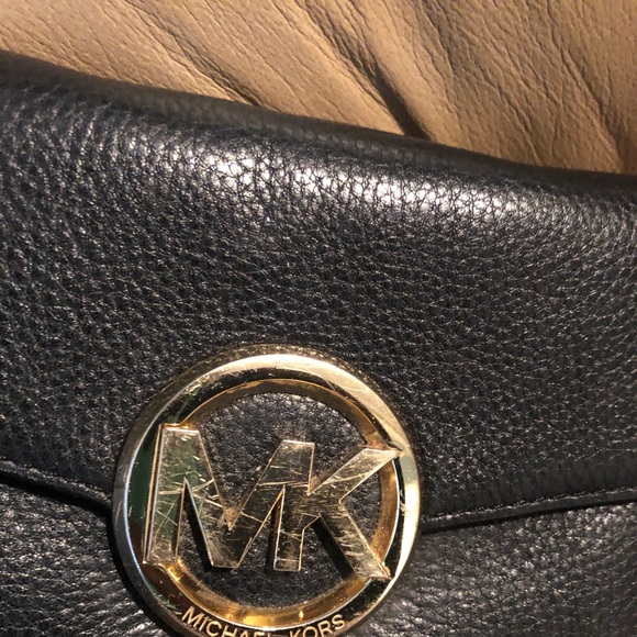 Michael Kors Black Leather Fulton crossbody bag - Picture 9 of 14